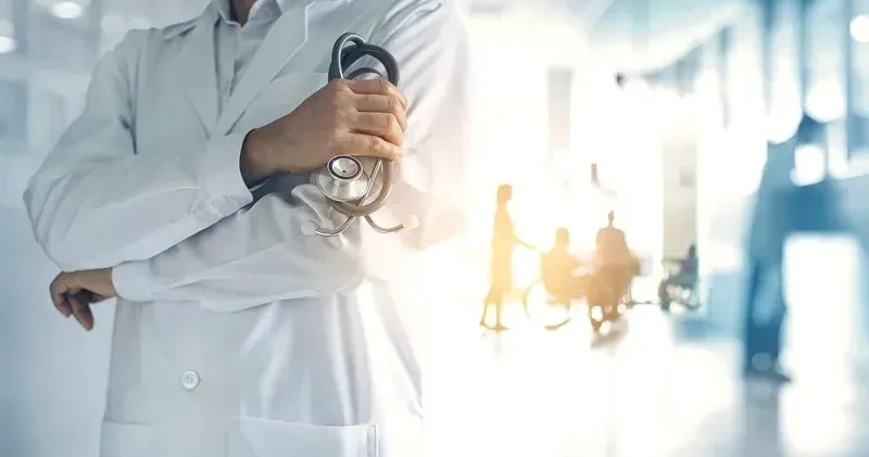 Қостанай сотында дәрігерді соққыға жығу дерегі бойынша апелляциялық шағым қаралды