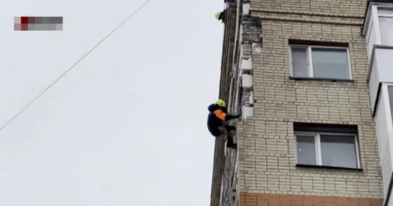 Обрушение фасада на людей в Астане: кто ответит за ЧП