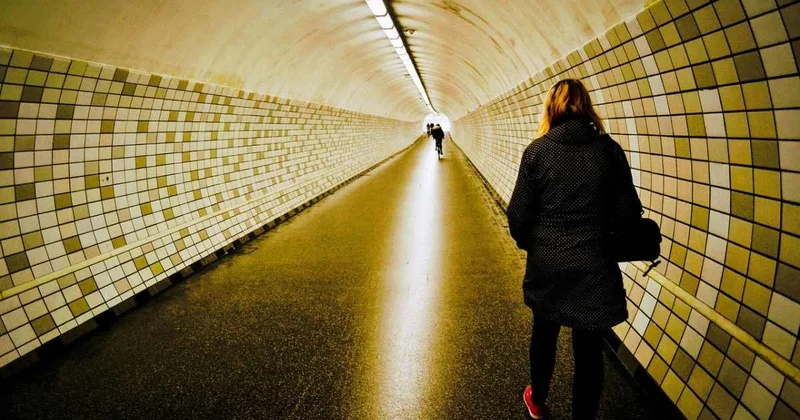 Прохожий пытался раздеть женщину в подземном переходе в Ташкенте