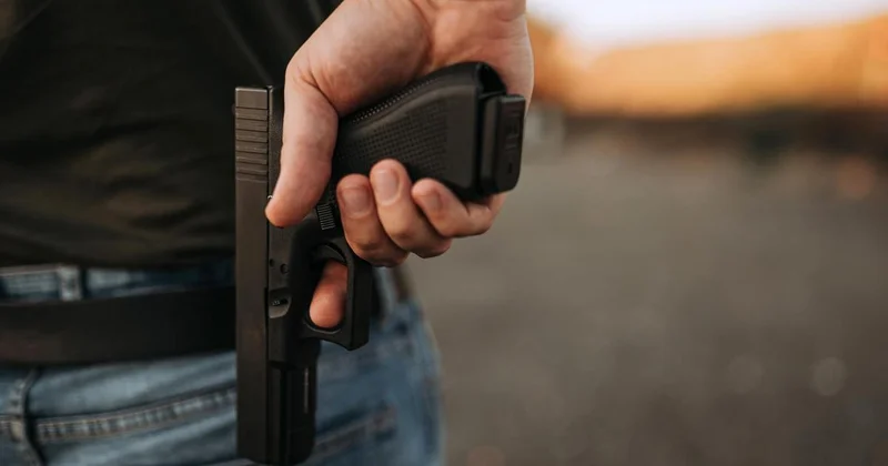 Преследовал девушку с пистолетом : в полиции Алматы отреагировали на видео в Сети