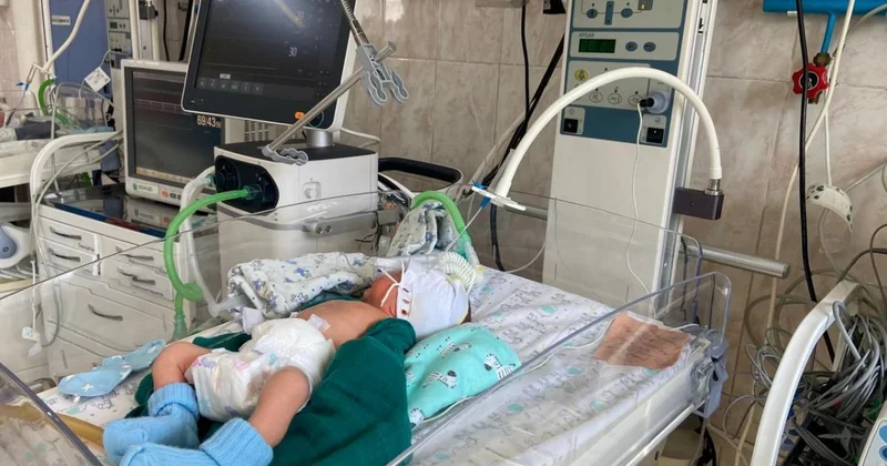 Младенца с весом меньше килограмма спасли в Алматы