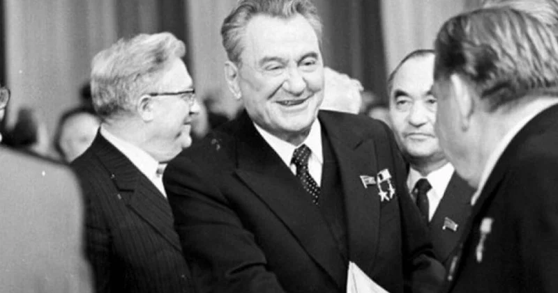 Назарбаевты ұлым деп атаған: Дінмұхамед Қонаев туралы ел естімеген деректер