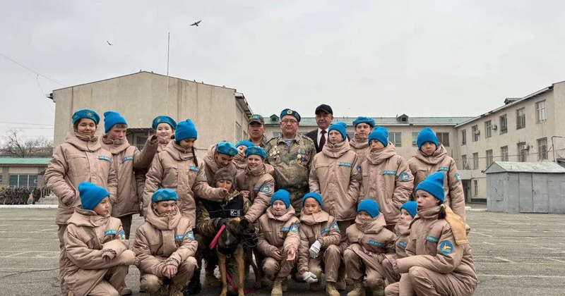 Крепнет связь военных с молодежью