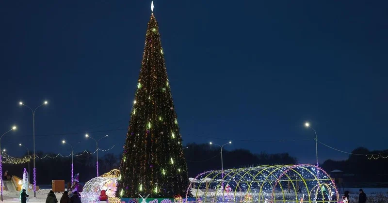 Зимние забавы: к заливке катков и установке горок приступили в Павлодаре