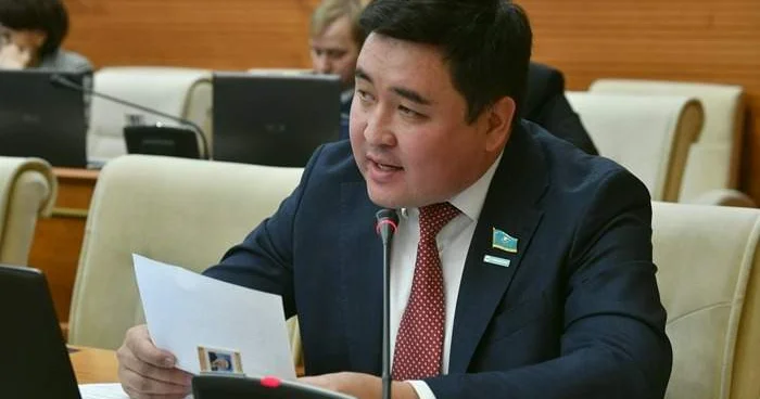 Депутат көлікке заңсыз орнатылған Bi LED шамдарға қатаң тыйым салуды сұрады