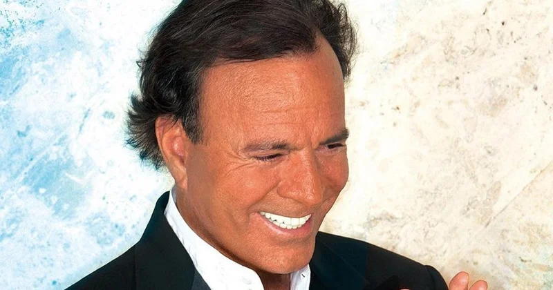 82 летнего Хулио Иглесиаса обвинили в домогательствах бывшие работницы его особняков