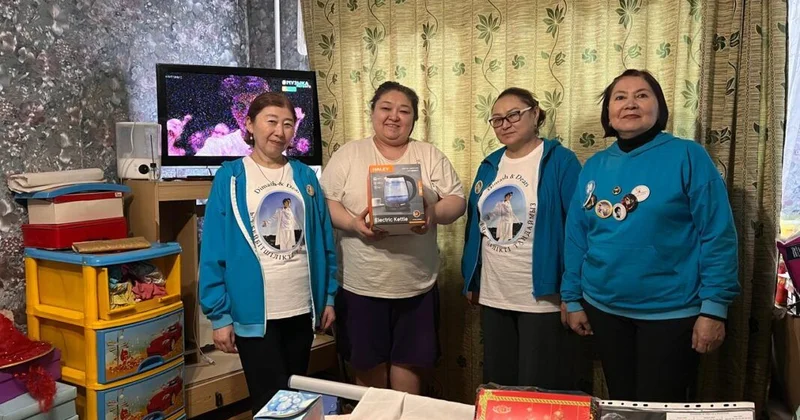 Карагандинские поклонники Димаша провели благотворительную акцию для особенных детей