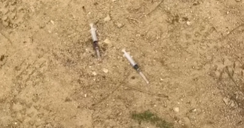 Использованные шприцы у детской площадки в Актау: как наказали виновника