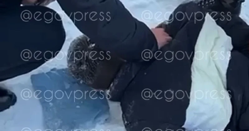 Житель Астаны открыл стрельбу по автомобилю и ранил полицейского (видео)