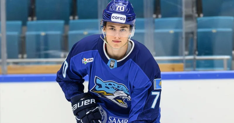 Нападающий сборной Казахстана и Барыса попал в список драфта НХЛ