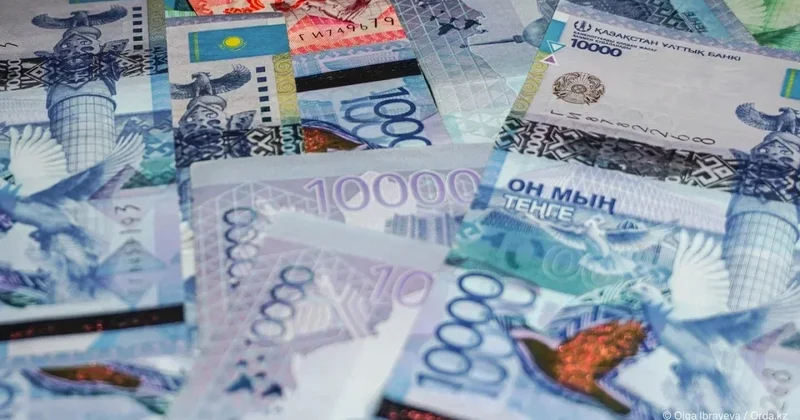 Тенге переоценен? Банки Казахстана втянулись в рекордные валютные торги