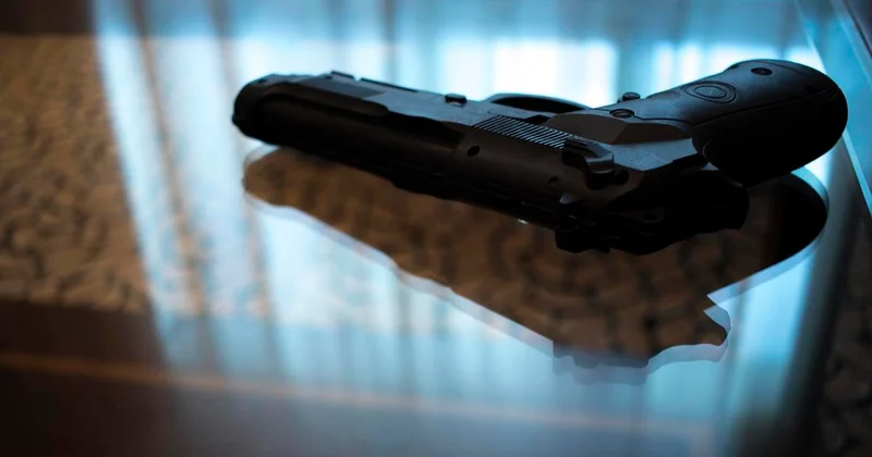 Ребенок застрелил двухлетнего брата из пистолета мамы в США