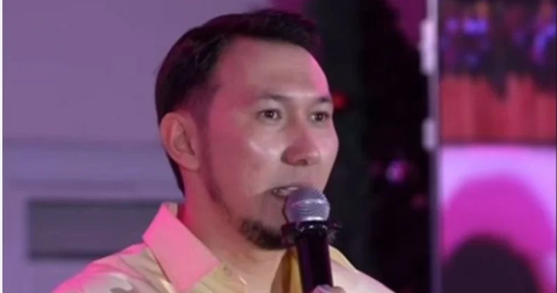 Ерекше баласы бар ананы кемсіткен коуч кешірім сұрады (видео)