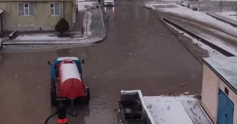 Микрорайоны затопило в Актау (видео)