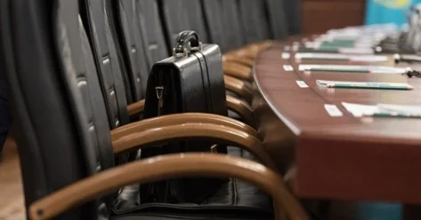 Привлекательность госслужбы будут повышать в Казахстане