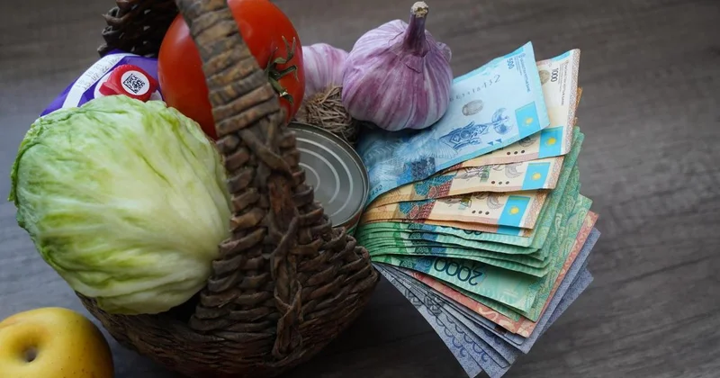 Почему удержание цен на продукты питания не снижает расходы казахстанцев, объяснил эксперт