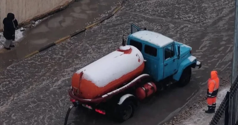 Қар аралас жаңбырдан кейін Ақтау көшелерін су басты