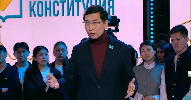 Новая Конституция защитит зарплаты учителей от сокращений