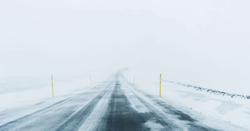Движение на нескольких трассах ограничили в Казахстане из за непогоды