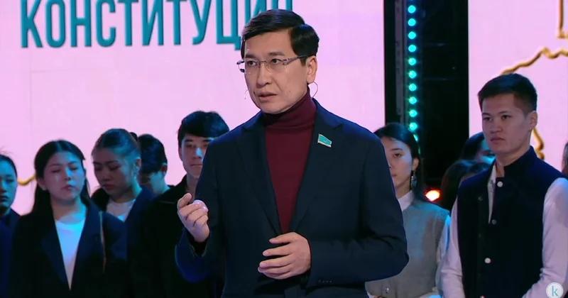 Асхат Аймағамбетов: Жаңа Конституция мұғалім айлығының азаймайтынына кепіл болады