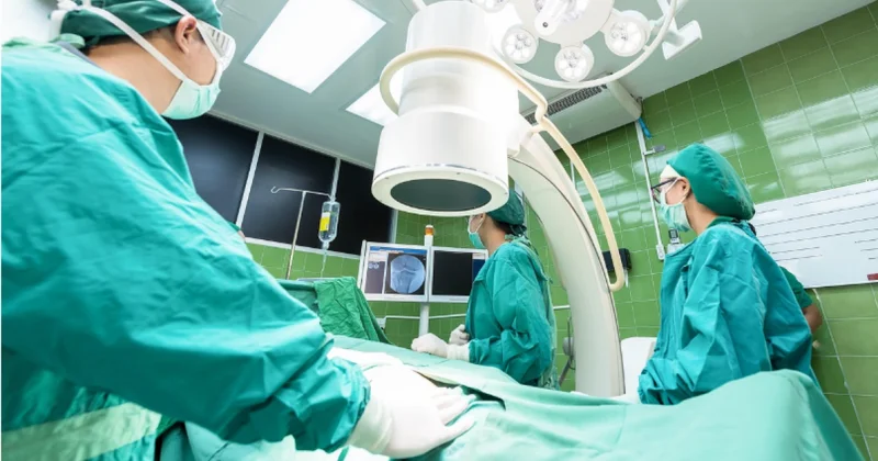 Парень пережил клиническую смерть в гараже России