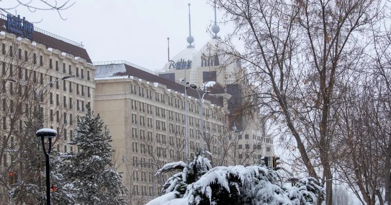 Снег, гололед и до +14: погода в мегаполисах Казахстана в выходные
