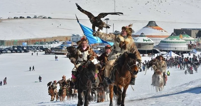 Құсбегілердің қанжығасы майланды