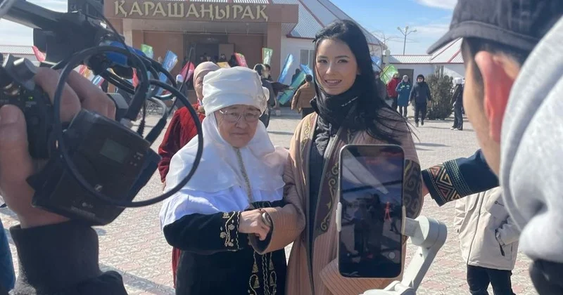 Танымал қытайлық бүркітші қыз Маңғыстауға Амал мерекесіне арнайы келді