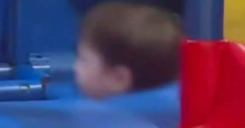 Голова малыша застряла в горке на детской площадке в Астане