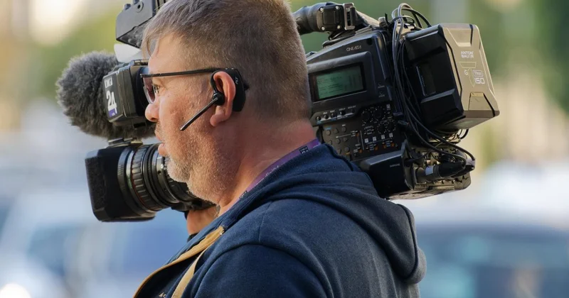 Известный ведущий задремал в прямом эфире