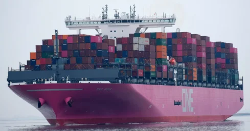 Перейти на оплату в юанях за проход Ормузского пролива планирует Иран