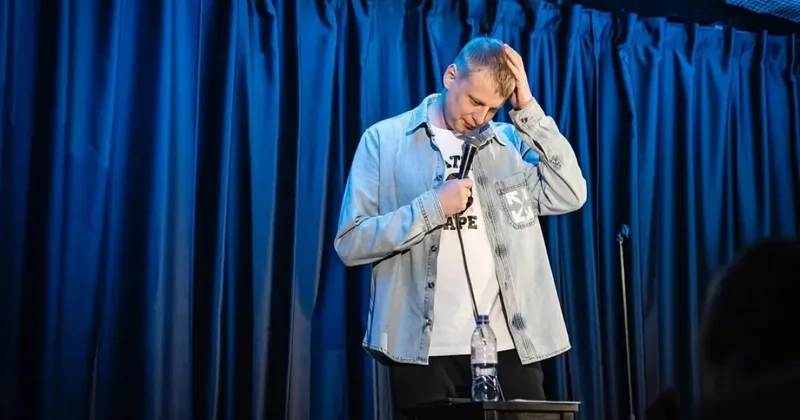 Лишенный гражданства России комик рассказал о проблемах с концертами в европейской стране