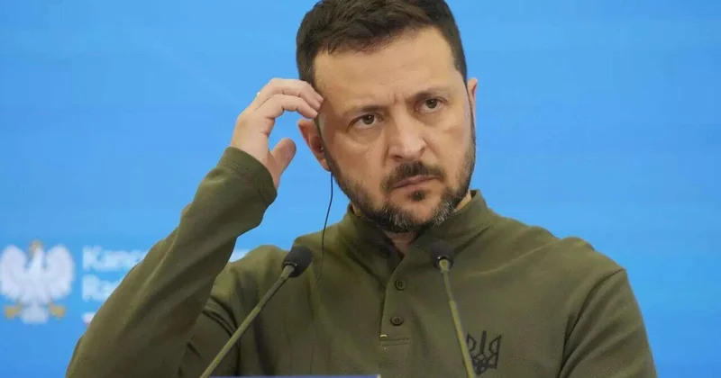 Зеленский әскери алым жинаудың мерзімін ұзарту туралы заңға қол қойды