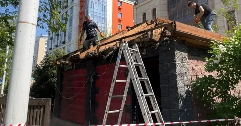 Ещё один самострой на Сейфуллина начали сносить в Алматы