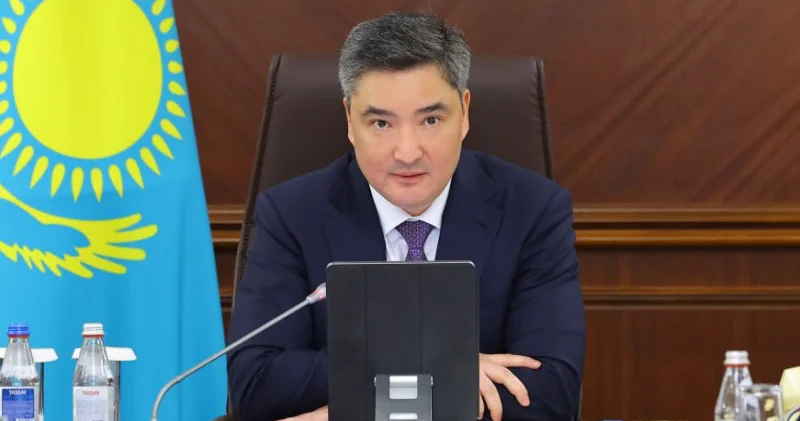 Премьер поручил заняться “организованными группами” на казахстанских рынках