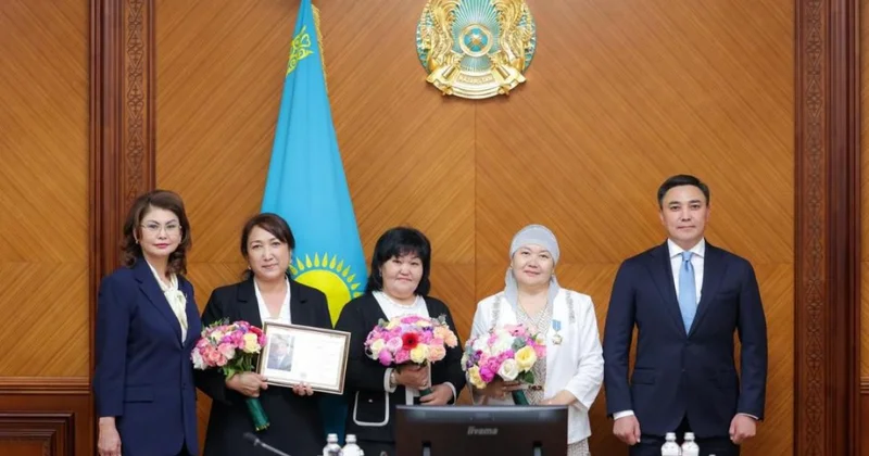 Государственные награды вручили учителям музыки в Шымкенте