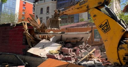 В Алматы сносят очередной незаконный объект