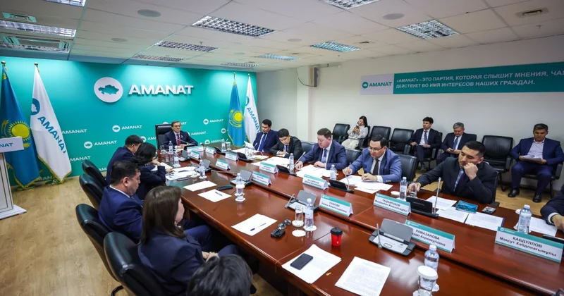 AMANAT : Эксперты обсудили вопросы переработки отходов на заседании Экологического совета