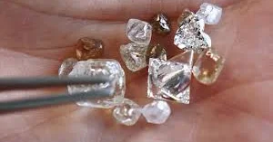 158 млн теңгелік De Beers сырғасы қайтадан аукционға қойылды