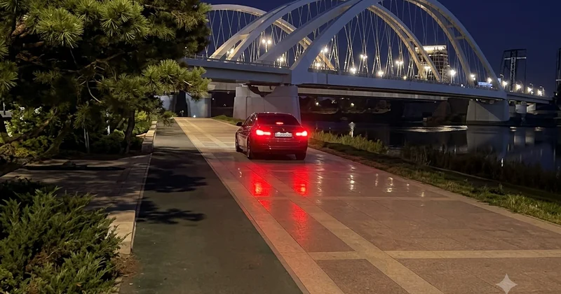 Езда по тротуару в Астане обернулась арестом для водителя Lexus