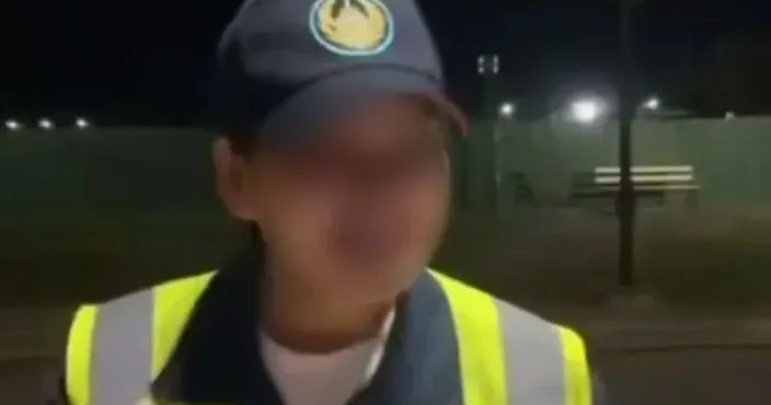 Полиция формасындағы алматылық блогер әдепсіз би билеп, желіде көптеп қаралым жинаған