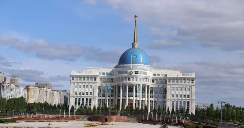 Токаев поздравил президента и премьер министра Пакистана с Днем независимости