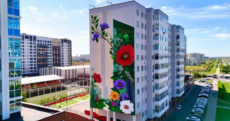 Астанадағы тұрғын үй кешенінің қасбетіне Таңсәрі муралы салынды
