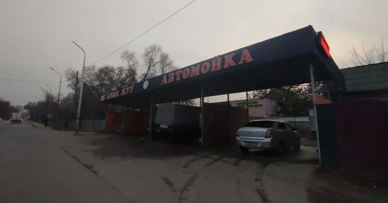 Алматыда заңсыз салынған автокөлік жуу орны бұзылды