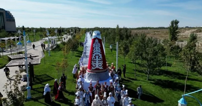 Самое большое саукеле создали в Туркестане