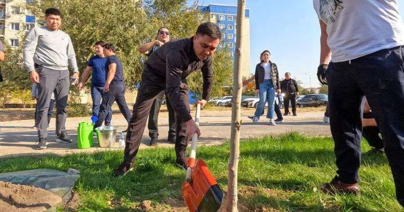Аким Шымкента принял участие в субботнике