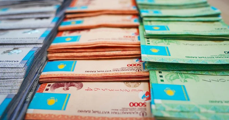 Почти 1,7 млрд тенге выплатил своему руководству Нацбанк Казахстана
