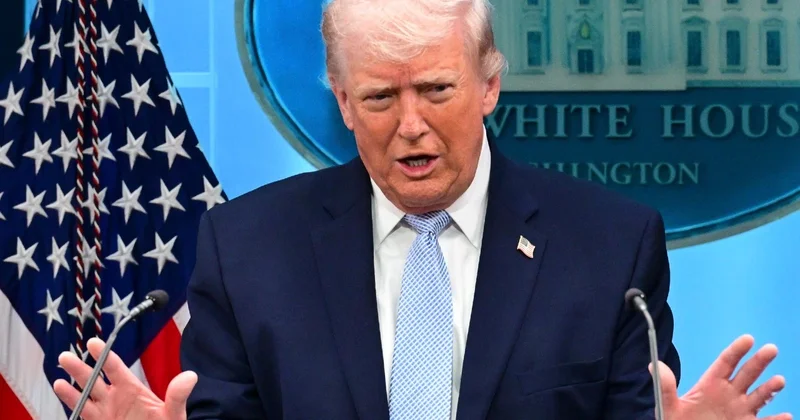 Это не значит, что претензии Дональда Трампа необоснованны . Суд сохранил СМИ доступ в Белый дом
