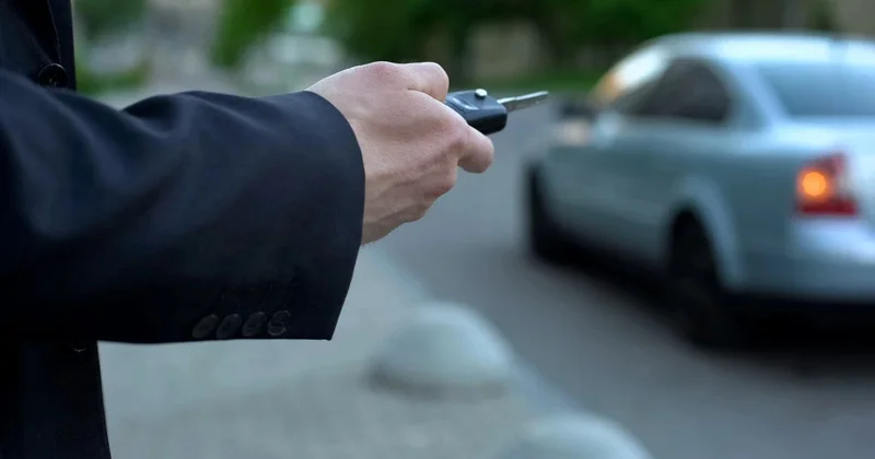 Парковку на пять автомобилей убрали на Жандосова. В акимате Алматы объяснили причину