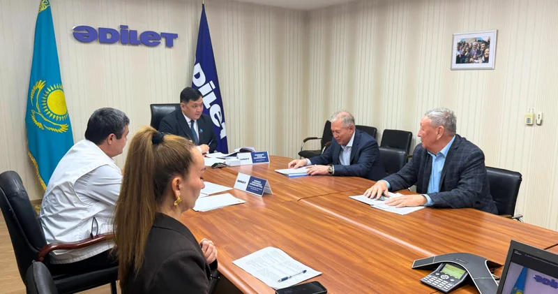 Әділет партиясының депутаты қоғамдық қабылдауда азаматтардың баспана, несие және білім алу мәселелеріне қатысты өтініштерін қарады